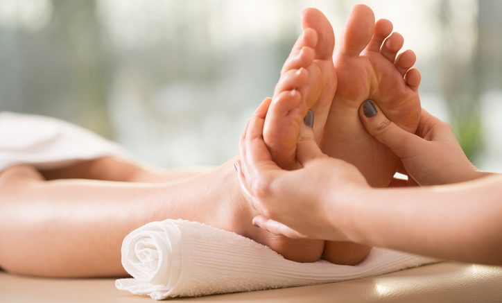 What Is Reflexology? 7 Benefits Of Reflexology And How It Works